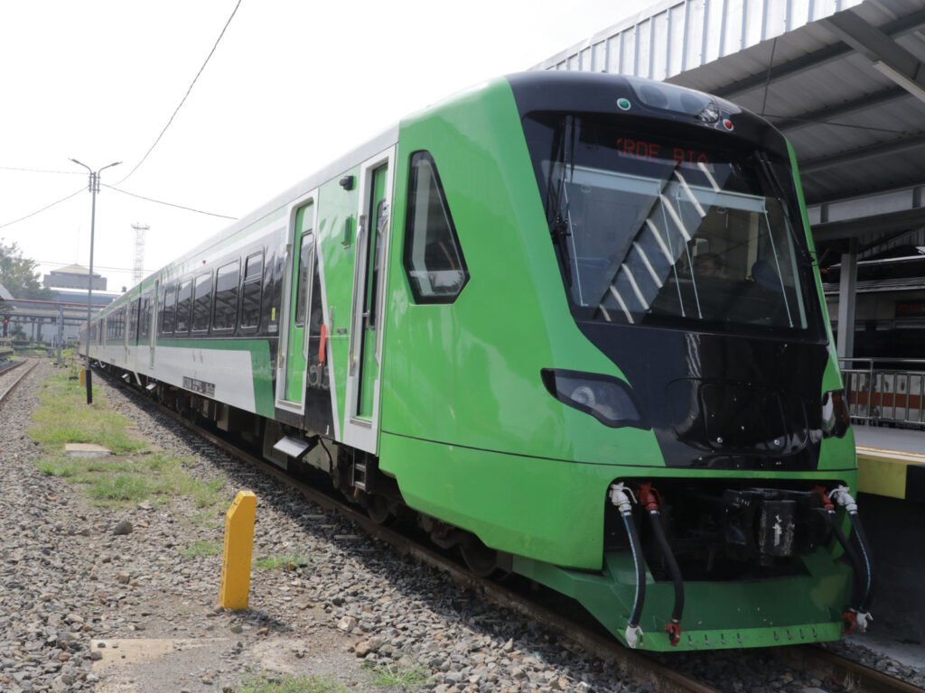 Kereta Feeder untuk Kereta Cepat Whoosh