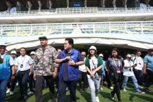 Menteri Pemuda dan Olahraga Republik Indonesia 'Menpora RI' Dito Ariotedjo melakukan kunjungan ke Gelora Bung Tomo 'GBT' Surabaya.