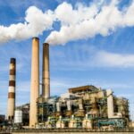 Ilustrasi pabrik Dekarbonisasi Sektor Industri kemenperin investasi smelter industri makanan pmi manufaktur ekonomi nasional hidrogen TKDN produsen alas kaki kualitas data industri emisi