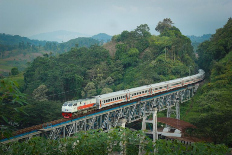 Kereta Api Indonesia Jembatan