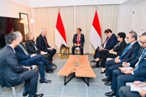 Presiden Jokowi menerima Chairman Exxon Mobil Corporation Darren Woods, di Hotel Four Seasons, San Francisco, AS. Membahas Kilang Petrokimia Hijau