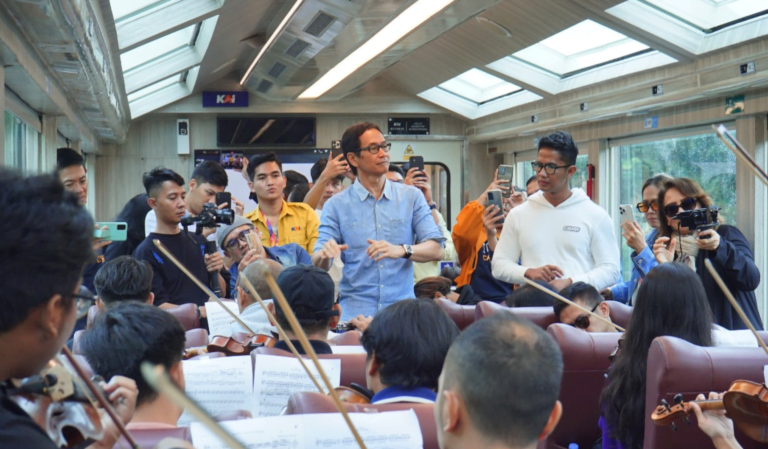 Addie MS dan Twilite Orchestra Tampil di Kereta Panoramic