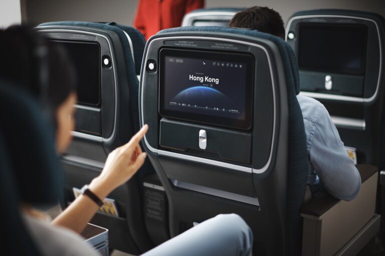 Cathay Pacific Hiburan di Pesawat