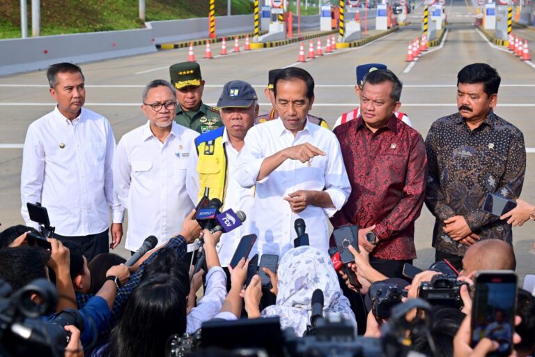 Presiden-Jokowi-Tegaskan-Kenaikan-Gaji-ASN-TNI-Polri-Diputuskan-atas-Pertimbangan-Kondisi-Perekonomian-Negara-1536x1024