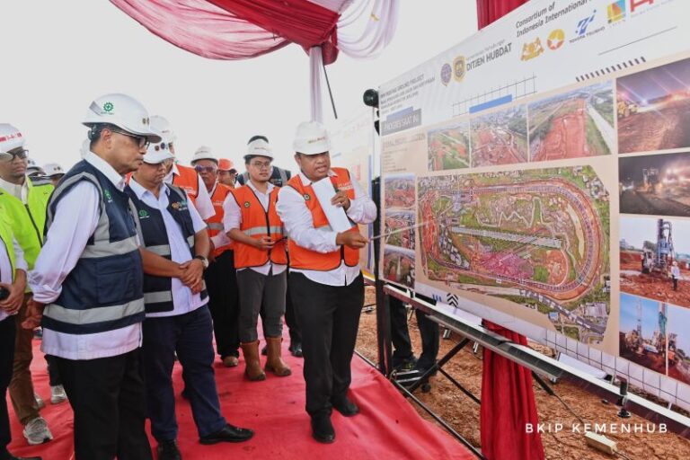 Menhub Tinjau Proving Ground Bekasi