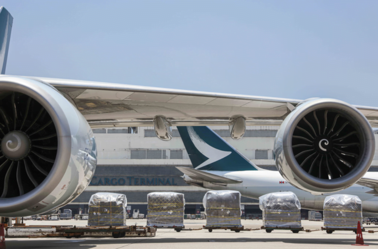 Cathay Cargo Gunakan Plastik Daur Ulang