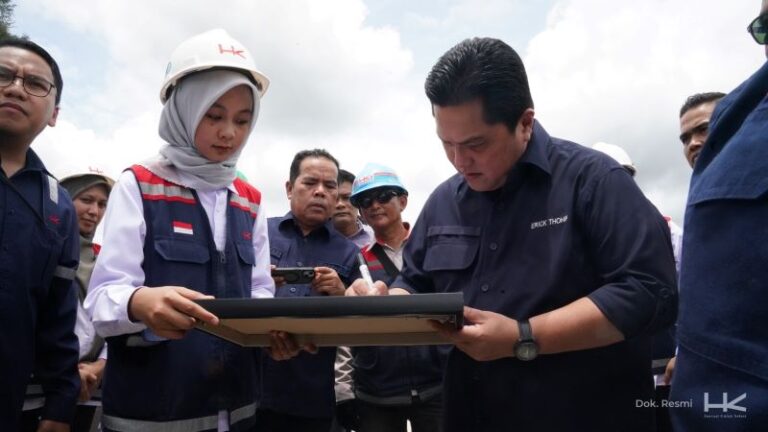 Menteri BUMN Erick Thohir saat meninjau Jalan Tol Padang – Sicincin (Pacin) pada Rabu (6/3/2024).