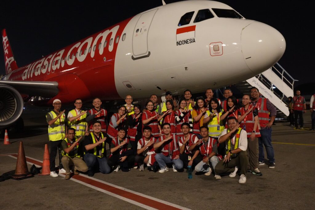 Direktur Utama Indonesia AirAsia & Allstars Lakukan Ramp Check & Pembersihan Pesawat