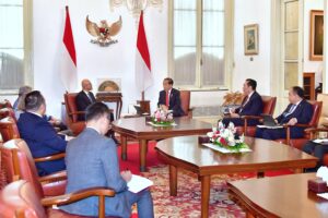 Presiden Jokowi menerima delegasi Microsoft di Istana Merdeka, Jakarta, pada Selasa 30 April 2024