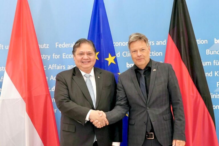 Menteri Koordinator Bidang Perekonomian Airlangga Hartarto dan Wakil Kanselir dan Menteri Ekonomi dan Aksi Iklim Republik Federal Jerman Y.M. Robert Habeck