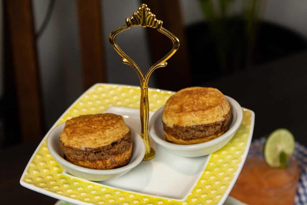 High Tea di Swiss-Kitchen Restaurant, Swiss-Belresort Dago Heritage Bandung.