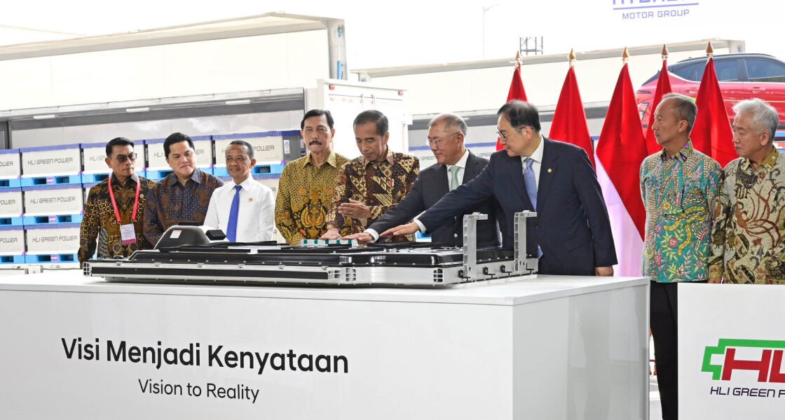 Presiden Joko Widodo meresmikan Pabrik Baterai di Karawang