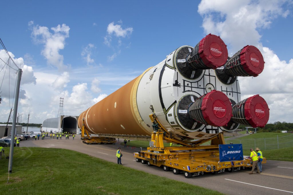 Boeing Kirim Roket ke NASA, untuk Meluncurkan Manusia Pertama di Sekitar Bulan Sejak Apollo.