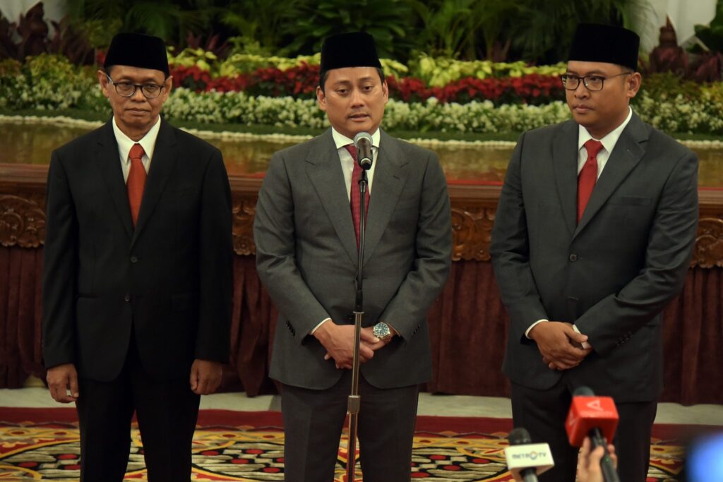 Wakil Menteri Keuangan Thomas A.M. Djiwandono Memberikan Keterangan Pers didampingi Yuliot sebagai Wakil Menteri Investasi dan Sudaryono sebagai Wakil Menteri Pertanian di Istana Negara, Jakarta