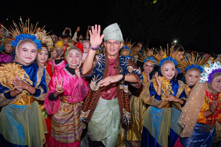Budaya Dendang Piwang di Natuna.