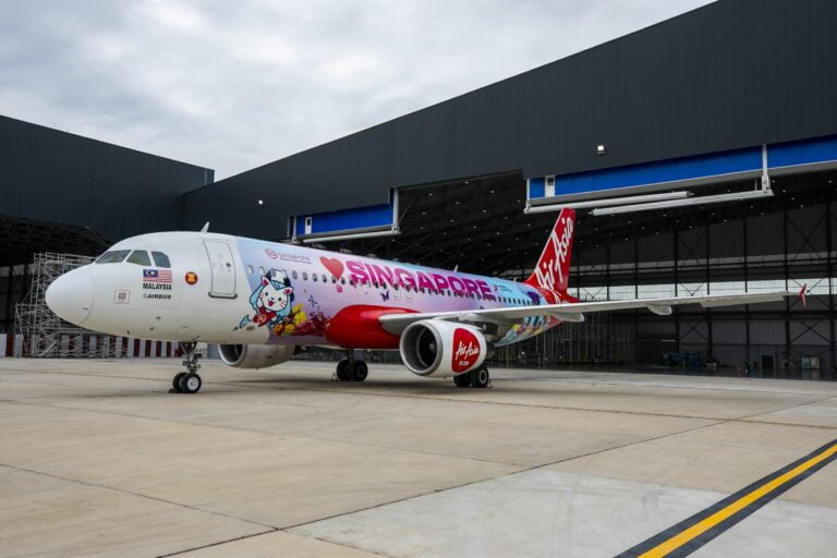 Livery pesawat AirAsia ‘Love, Singapore'