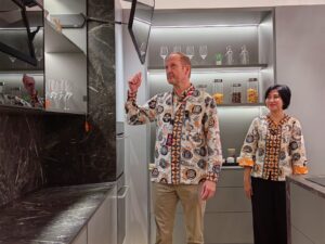 Marcus Zylajew, Managing Director Blum Indonesia dan Maria Susanti, Manager Sales Blum Indonesia