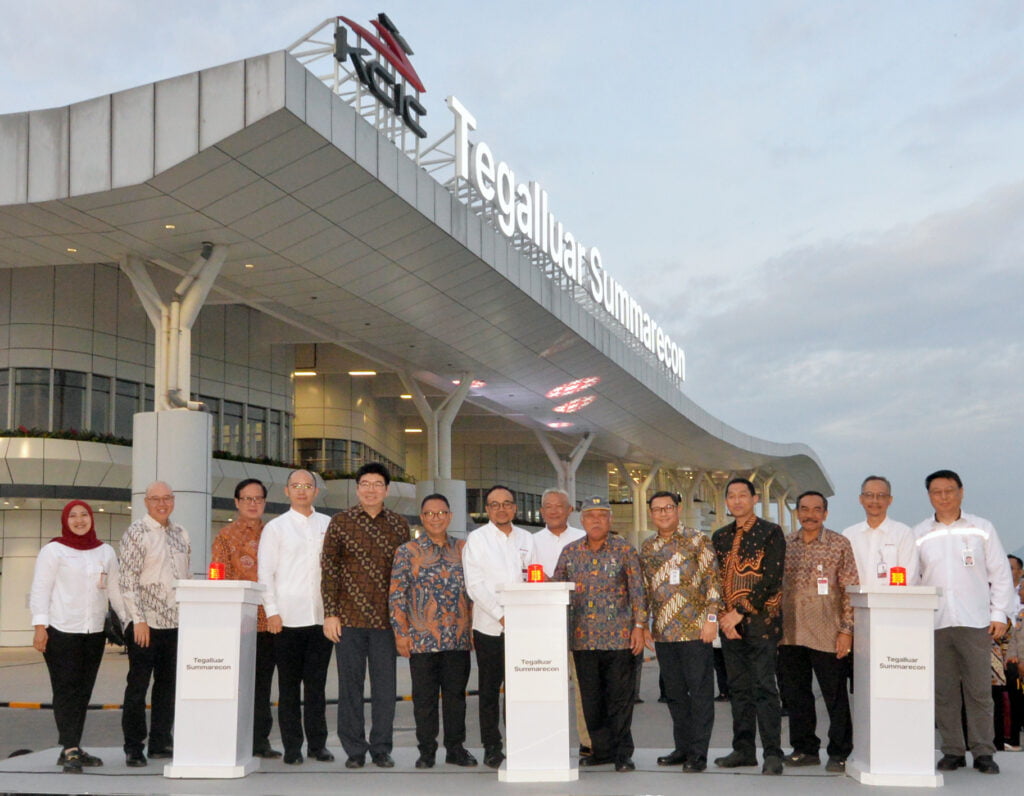 Stasiun Kereta Cepat Whoosh Tegalluar Summarecon