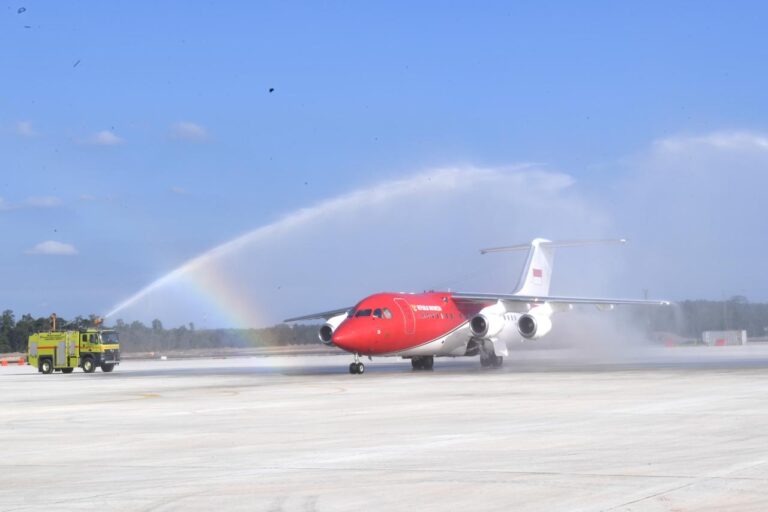 Pendaratan pesawat Kepresidenan di Bandara Nusantara IKN