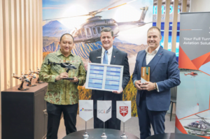 Pertamina Patra Niaga, Sayap Garuda Indah (SGI), dan Bell Textron Inc. bekerja sama meningkatkan penggunaan Sustainable Aviation Fuel (SAF) untuk dekarbonisasi penerbangan helikopter.