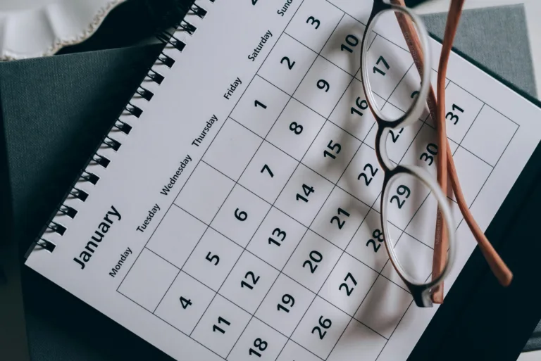 Ilustrasi kalendar atau Tanggalan promosi dagang
