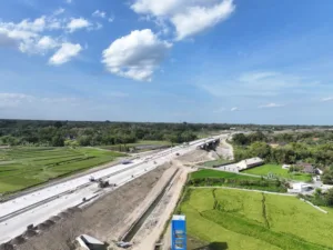 Jalan Tol Klaten - Purwomartani bagian dari Tol Solo - Yogyakarta