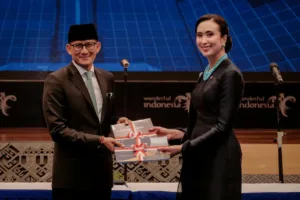 Sandiaga Uno dan Menteri Pariwisata Widiyanti Putri Wardhana