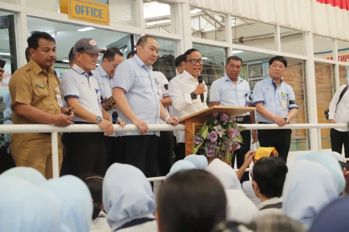 Wakil Menteri Kemnaker Kunjungi Pabrik Sritex di Jawa Tengah.