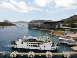 Kapal Ferry di Labuan Bajo