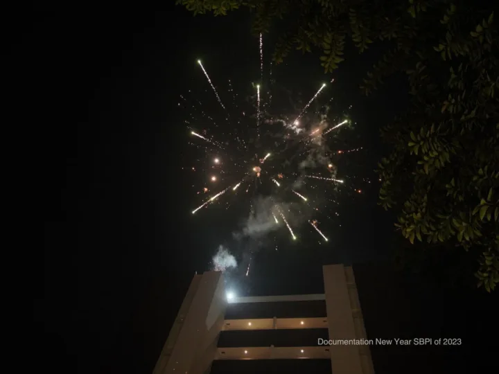 Malam Tahun Baru di Wiss-Belhotel Pondok Indah Kembang Api