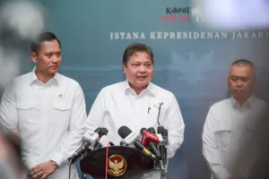 Menteri Koordinator Bidang Perekonomian Airlangga Hartarto dan Menteri Koordinator Bidang Infrastruktur dan Pembangunan Kewilayahan, Agus Harimurti Yudhoyono. Investasi.