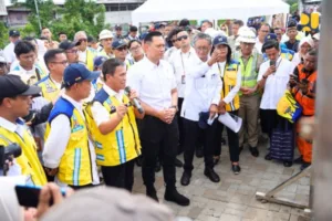 Pembangunan Giant Sea Wall di DKI Jakarta akibat penurunan tanah.