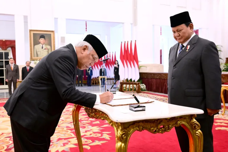 Presiden Prabowo Subianto secara resmi melantik Basuki Hadimuljono sebagai Kepala Otorita Ibu Kota Nusantara OIKN.