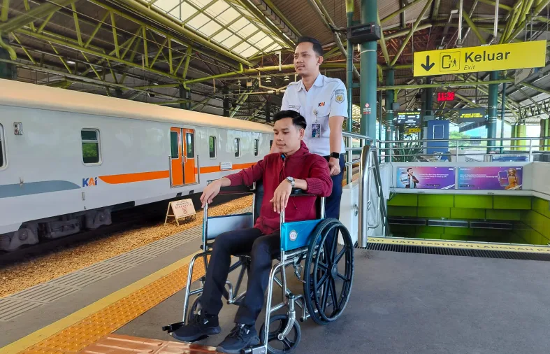 Disabilitas Naik Kereta