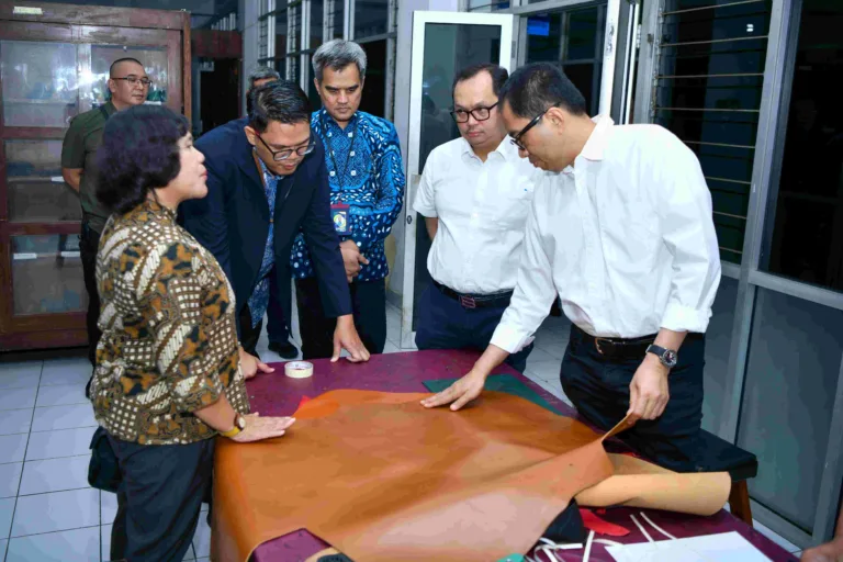 Cara Pemerintah Dorong Indonesia Keluar dari Jebakan Pendapatan Kelas Menengah