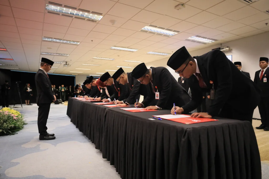 Pimpinan baru Satuan Kerja Kantor Pusat dan Kepala OJK Daerah yang dilantik