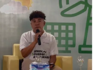 Billy Mambrasar dalam Program Sekolah Energi Berdikari bersama dengan Pertamina.