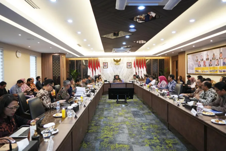 Menteri Koordinator Bidang Perekonomian Airlangga Hartarto dalam Rapat Koordinasi Tingkat Menteri pertumbuhan ekonomi