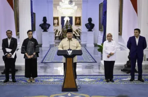 Prabowo dan Menteri menjelaskan Gaji ke 13