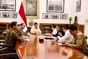 Presiden Prabowo bersama para Menteri membahas Koperasi Desa Merah Putih