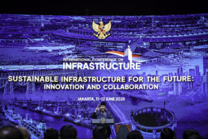 Presiden Prabowo Subianto memberikan pidato kunci pada Konferensi Internasional Infrastruktur Tahun 2025 yang diselenggarakan di Jakarta Convention Center (JCC), Jakarta, pada Kamis, 12 Juni 2025.