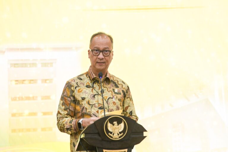 Menteri Perindustrian Agus Gumiwang Kartasasmita efek perang