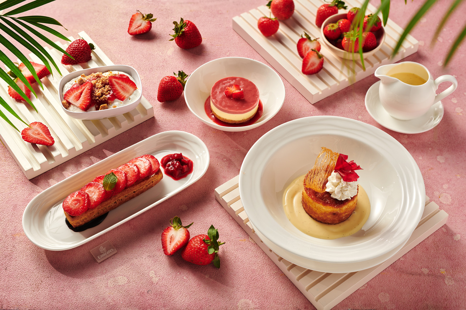 Emirates menu stroberi